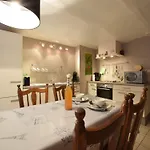 Magnificent In With Barbecue Σπίτι διακοπών *
